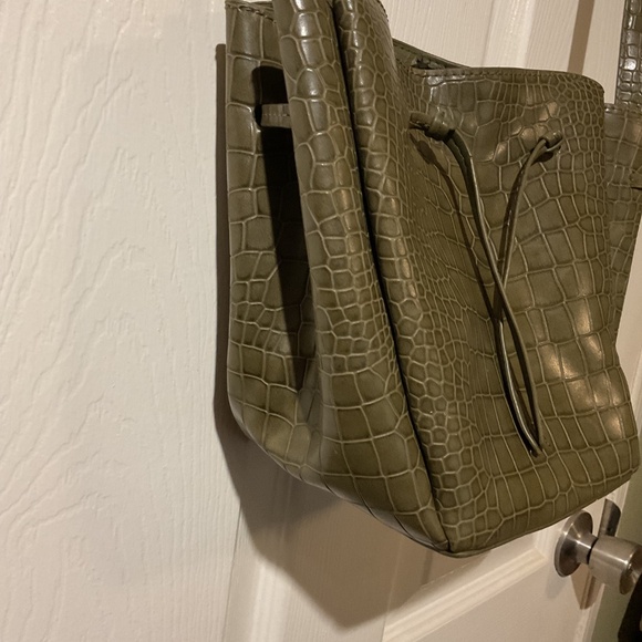 🐊Free People Aster Green Crocodile Crossbody Purse🐊 - Picture 4 of 8